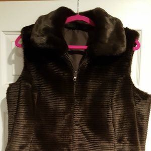 Faux fur vest reversible